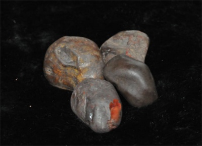 南红玛瑙原石铁皮料图片