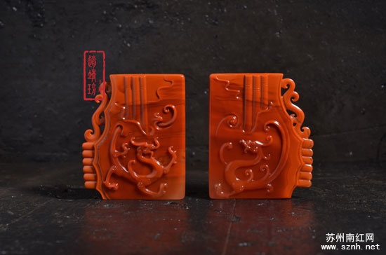 南红精雕对牌龙凤呈祥