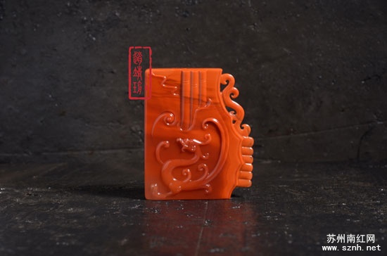 龙凤呈祥精雕南红对牌