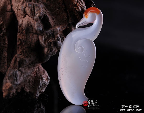 丹顶鹤 南红玛瑙冻料巧雕作品赏析