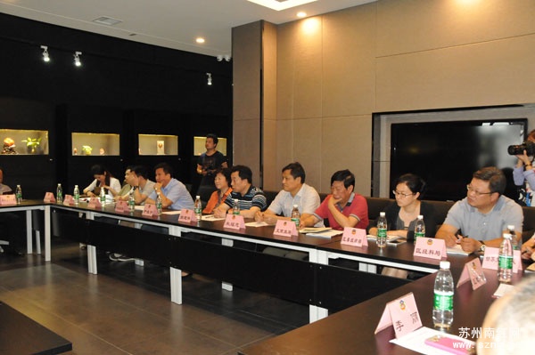 姑苏区政协与有关部门就玉石产业发展问题在苏州南红交易中心举行座谈