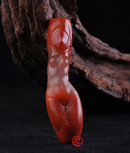 南红雕刻大师精雕作品裸女