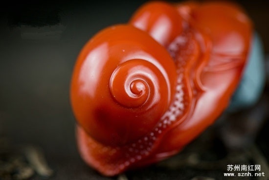 蜗牛题材南红玛瑙雕件的寓意