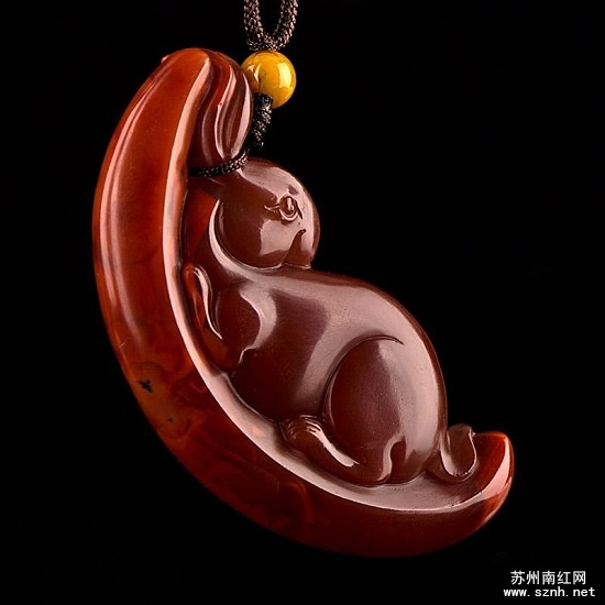兔子题材南红玛瑙雕件的寓意是什么？